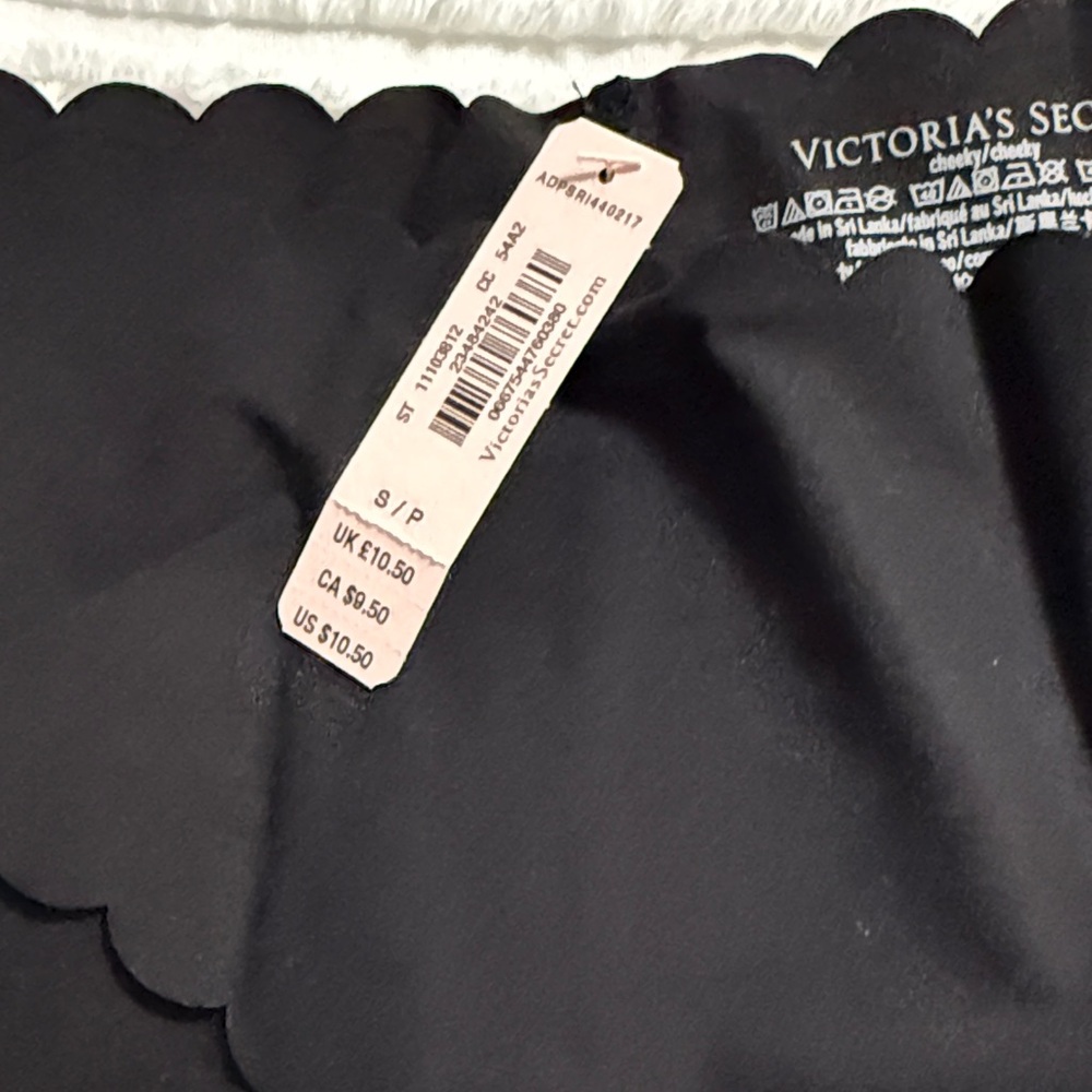 Victoria's Secret Black Scalloped Bottoms - Picture 2 of 3